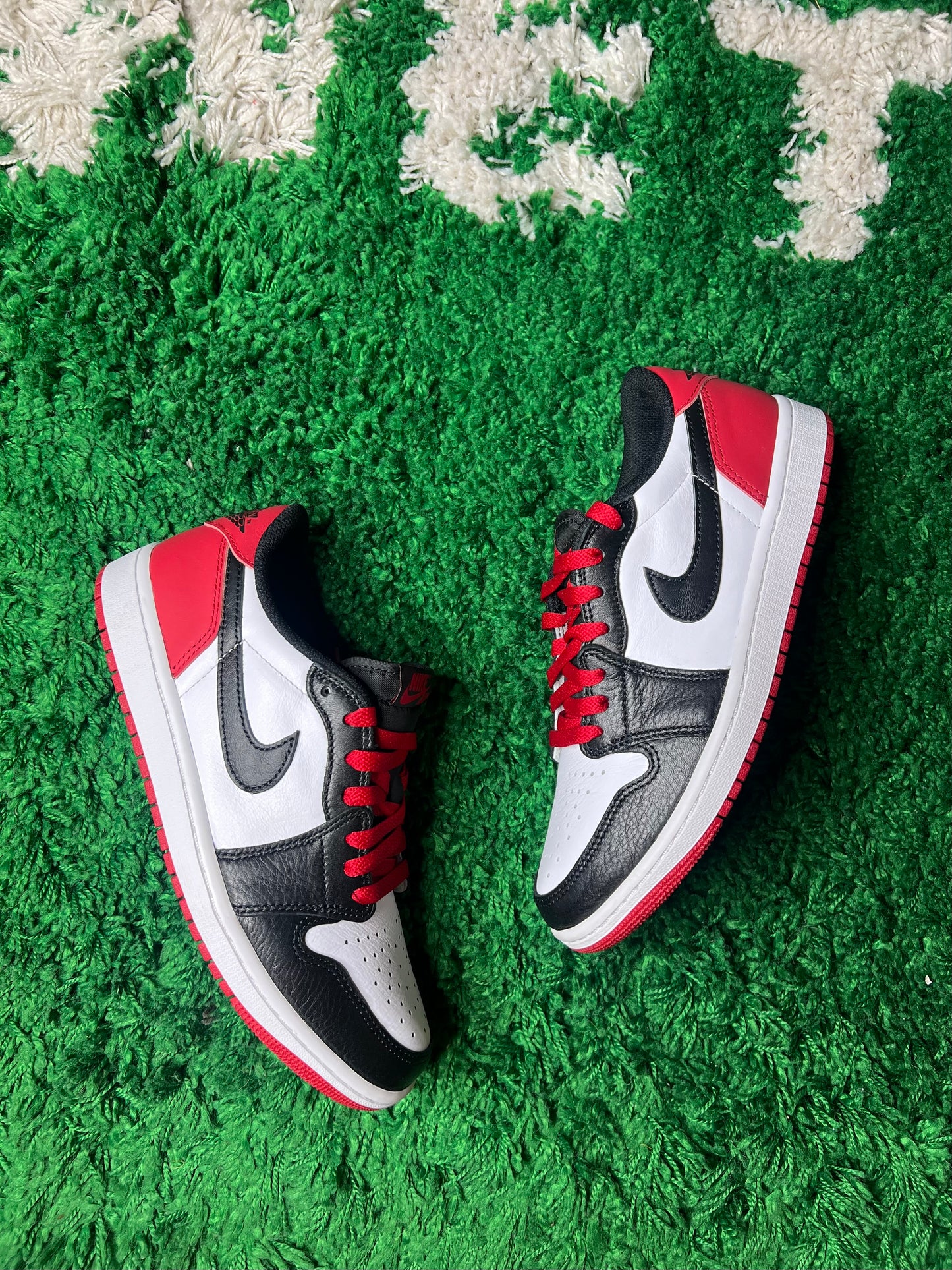 Jordan 1 black toe low - used